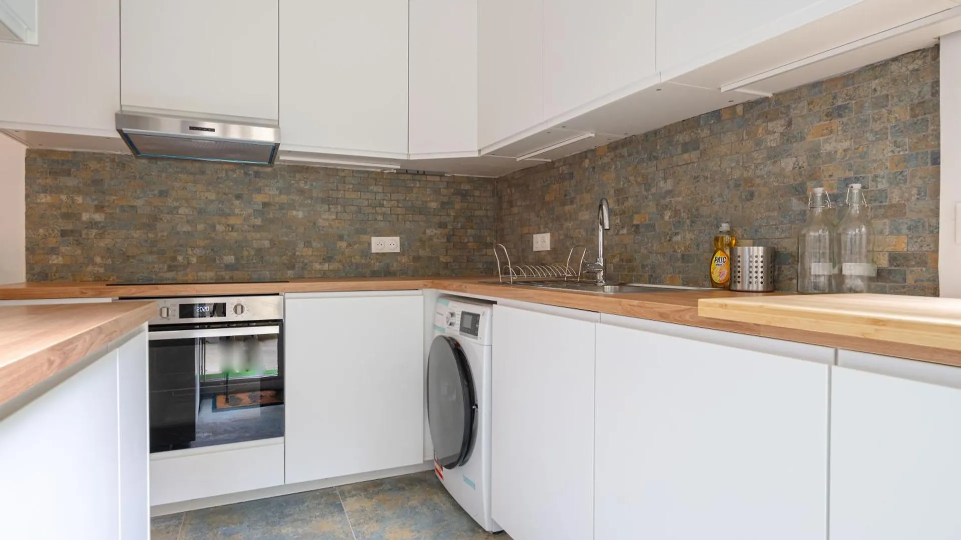 Grand Appartement Climatise 2Br Avec Terrasse Paris 0*,  France